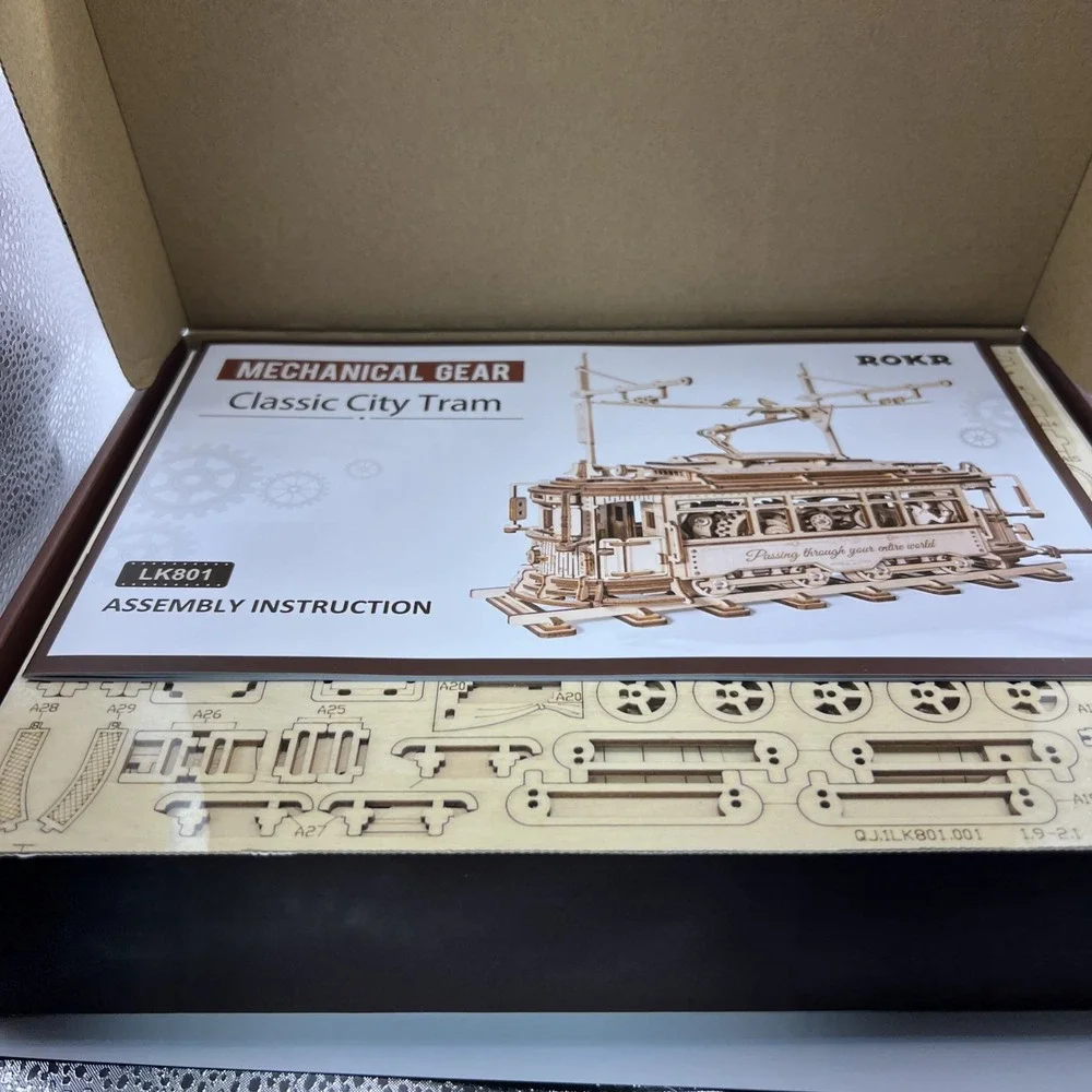 ROKR Mechanical Gear Classic City Tram Building Blocks Model‎